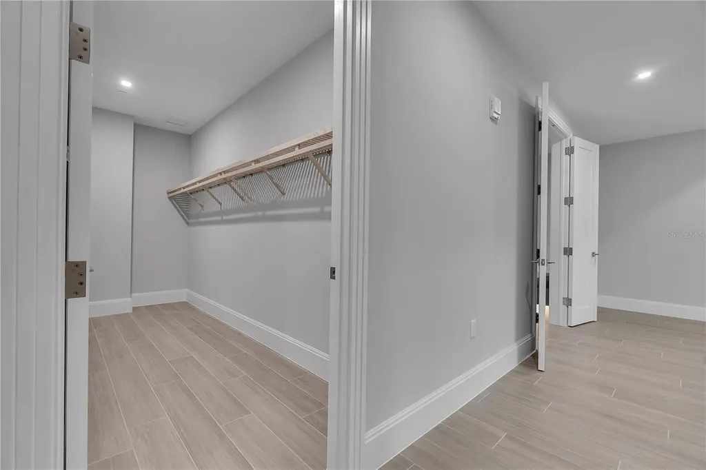 70 Avenida Veneccia Sarasota FL 34242