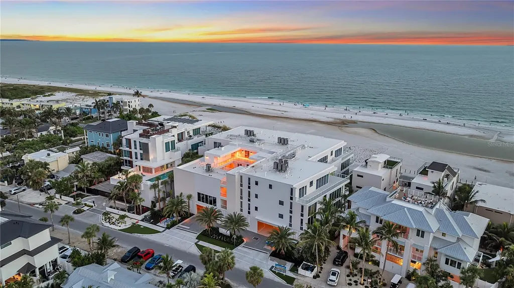 70 Avenida Veneccia Sarasota FL 34242