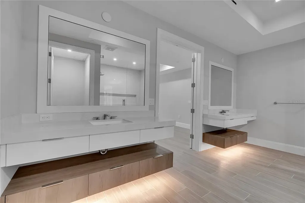 70 Avenida Veneccia Sarasota FL 34242