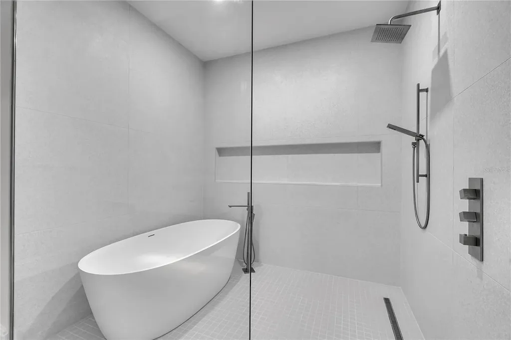 70 Avenida Veneccia Sarasota FL 34242