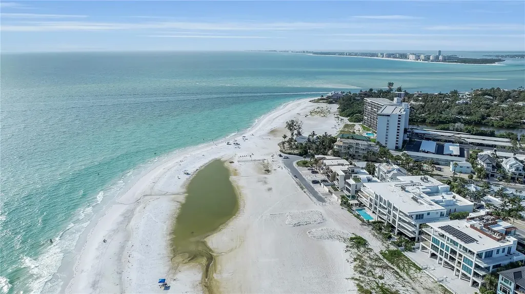 70 Avenida Veneccia Sarasota FL 34242
