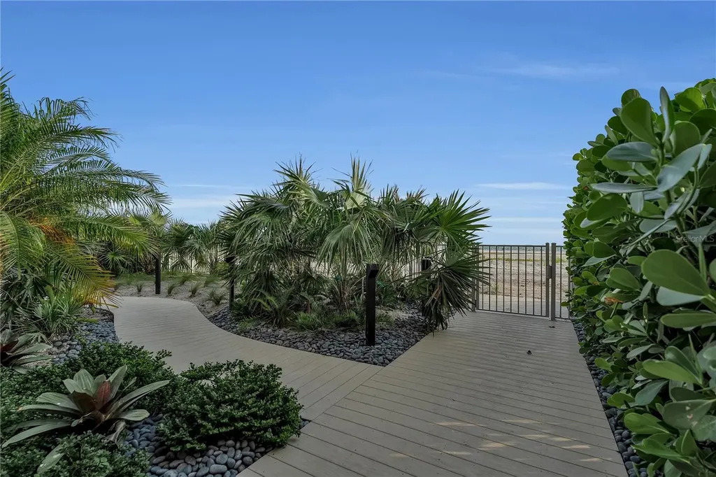 70 Avenida Veneccia Sarasota FL 34242