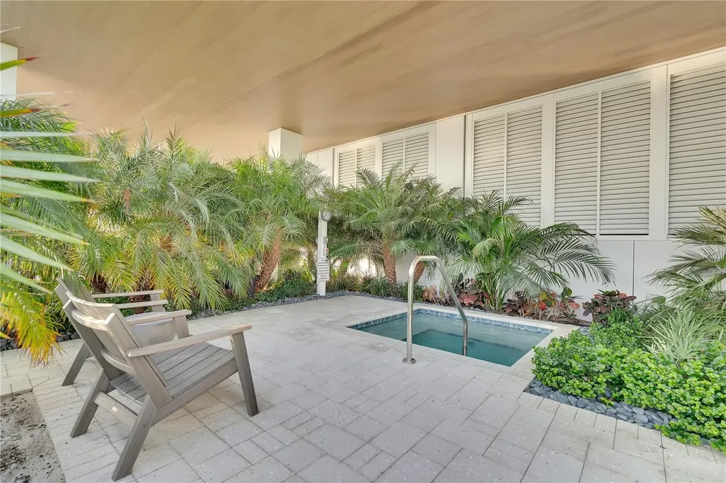 70 Avenida Veneccia Sarasota FL 34242