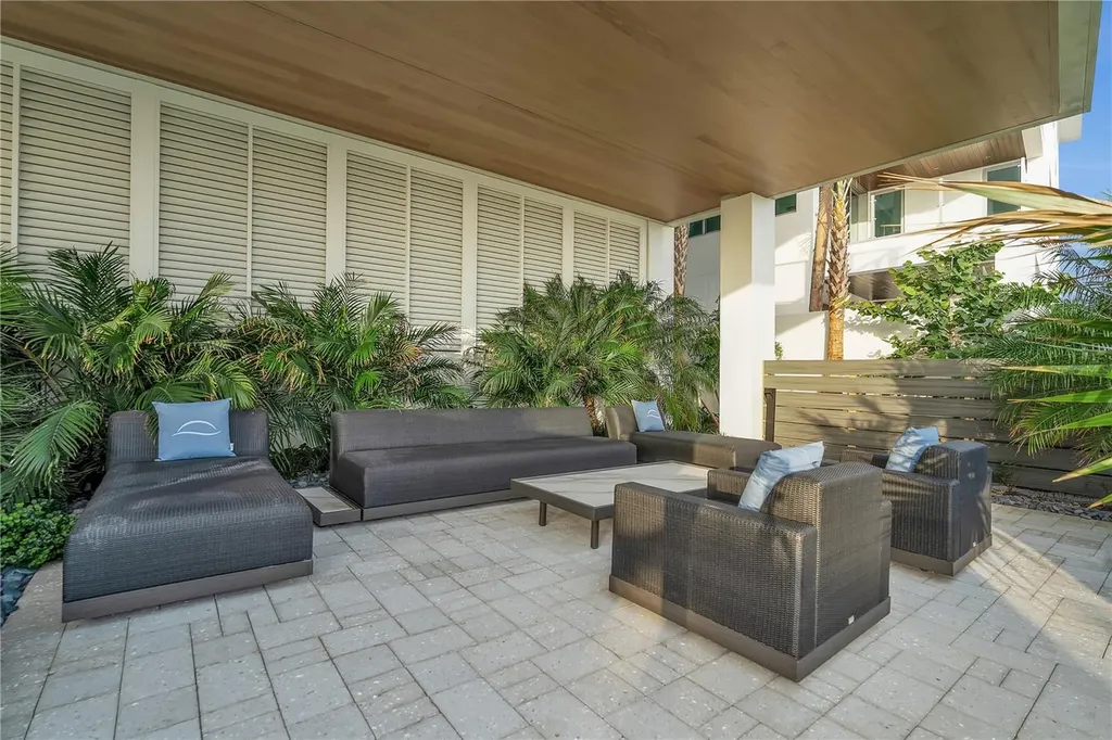 70 Avenida Veneccia Sarasota FL 34242