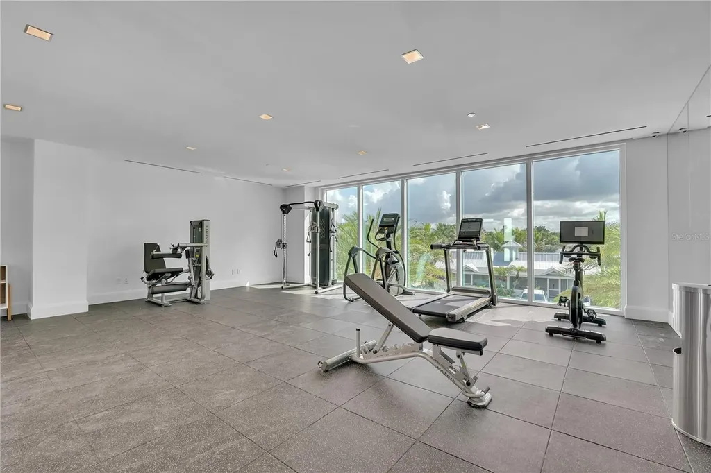 70 Avenida Veneccia Sarasota FL 34242