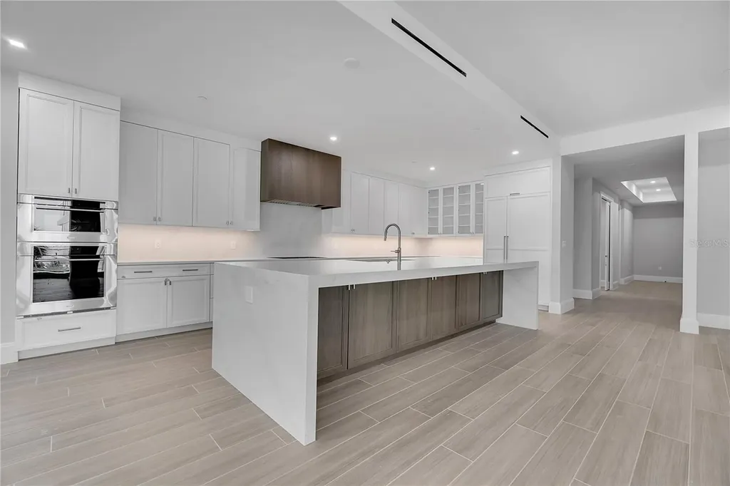 70 Avenida Veneccia Sarasota FL 34242