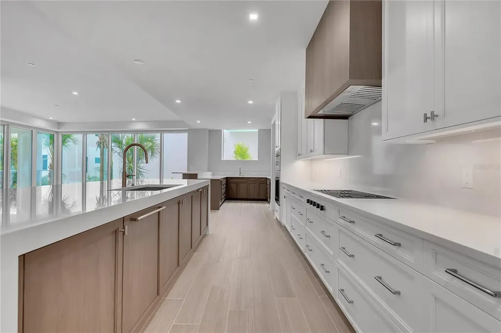 70 Avenida Veneccia Sarasota FL 34242