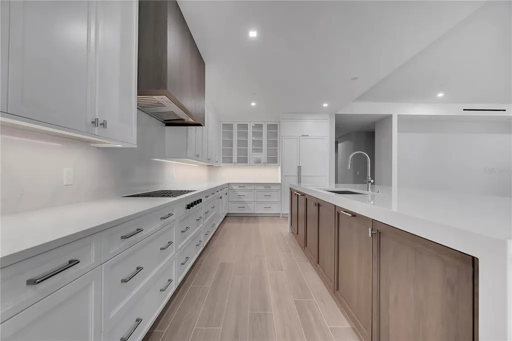 70 Avenida Veneccia Sarasota FL 34242