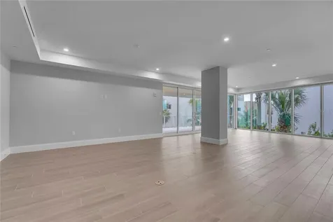 70 Avenida Veneccia Sarasota FL 34242