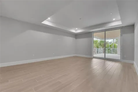 70 Avenida Veneccia Sarasota FL 34242