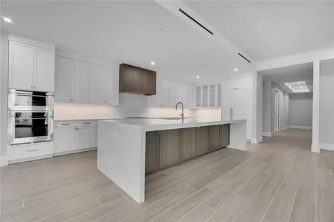 70 Avenida Veneccia Sarasota FL 34242