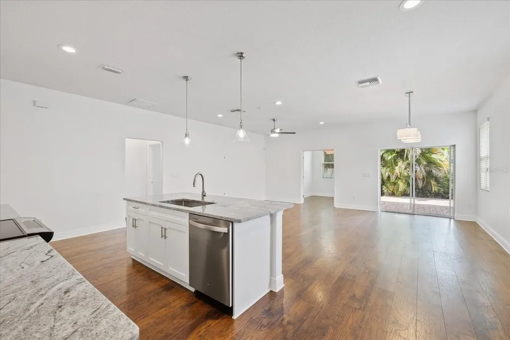 2901 W Collins Street Tampa FL 33607