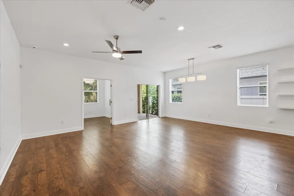 2901 W Collins Street Tampa FL 33607