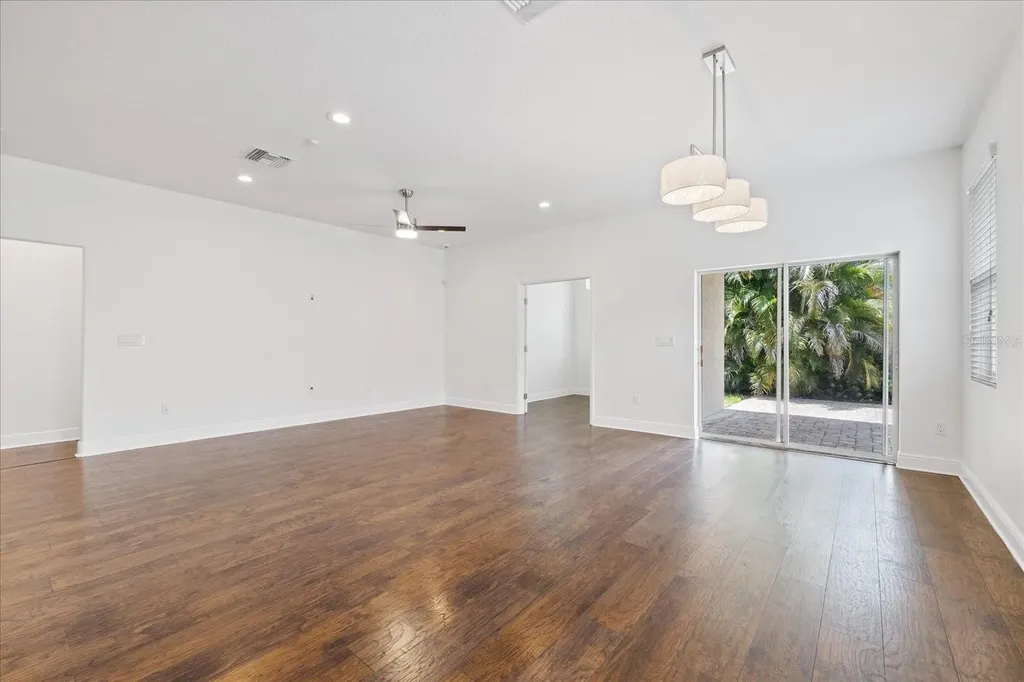 2901 W Collins Street Tampa FL 33607