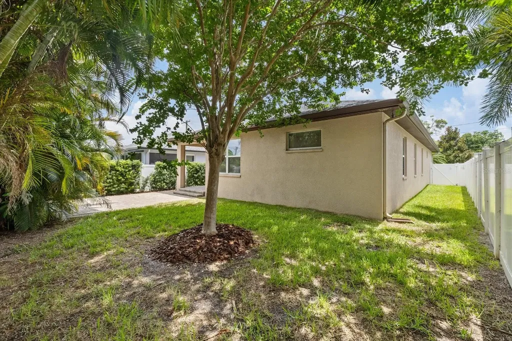 2901 W Collins Street Tampa FL 33607