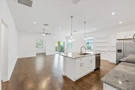 2901 W Collins Street Tampa FL 33607