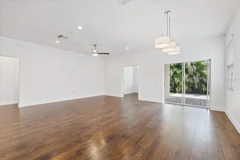 2901 W Collins Street Tampa FL 33607