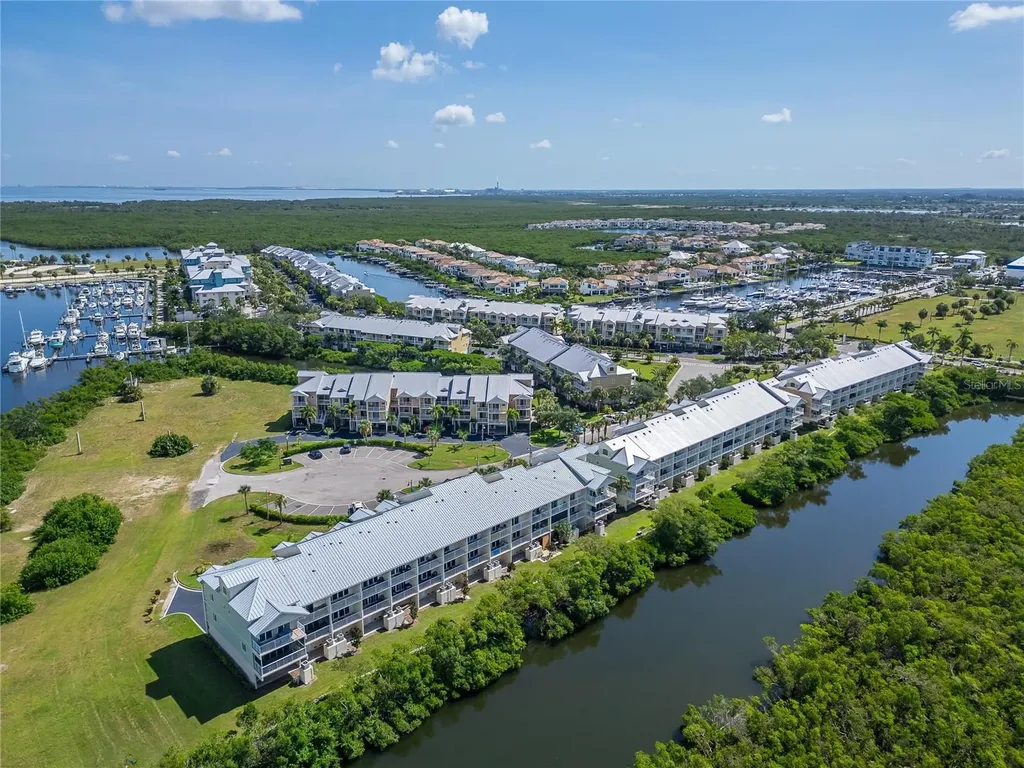 3266 Mangrove Point Drive Ruskin FL 33570