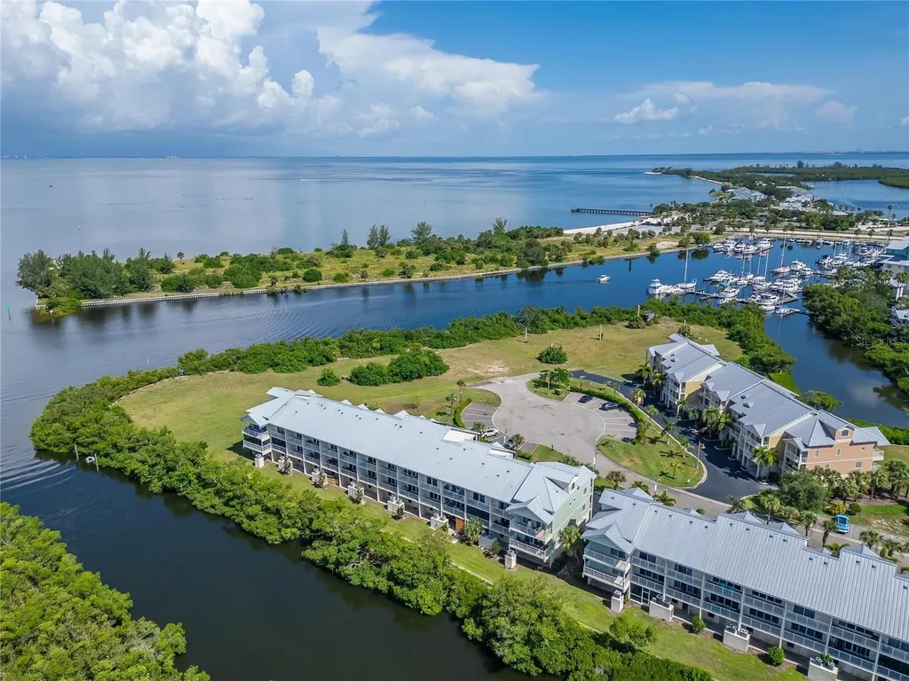 3266 Mangrove Point Drive Ruskin FL 33570