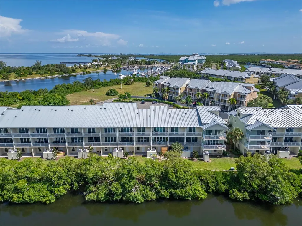 3266 Mangrove Point Drive Ruskin FL 33570