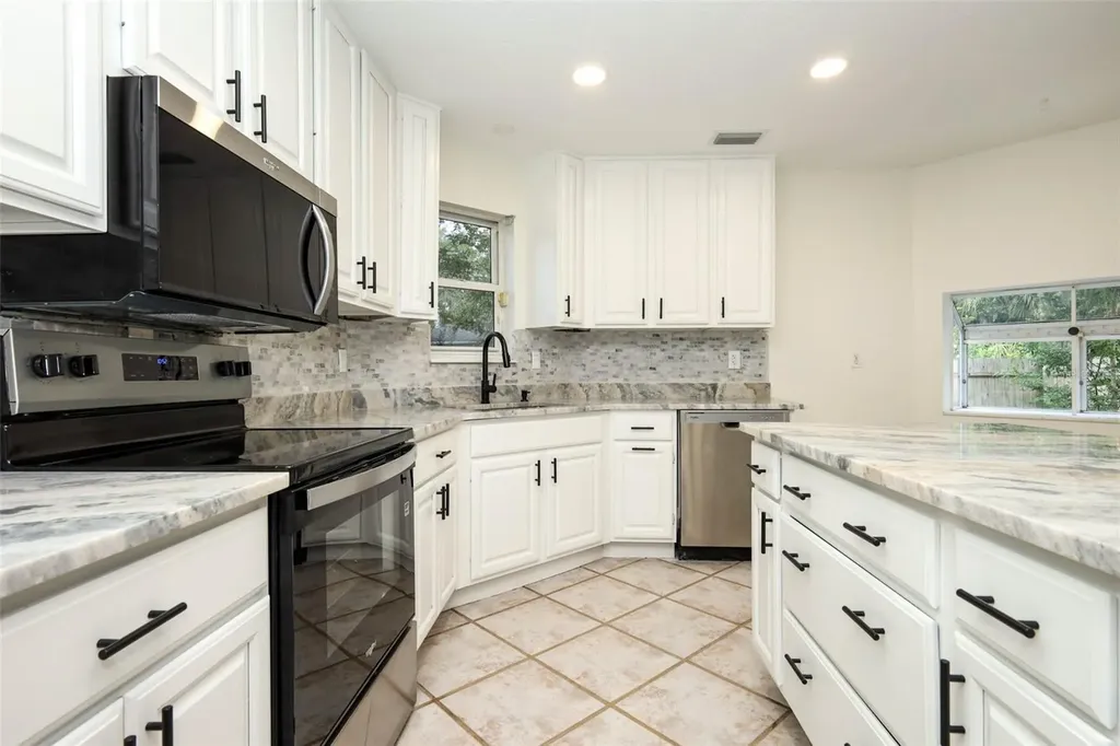1636 Tuscaloosa Avenue Holly Hill FL 32117