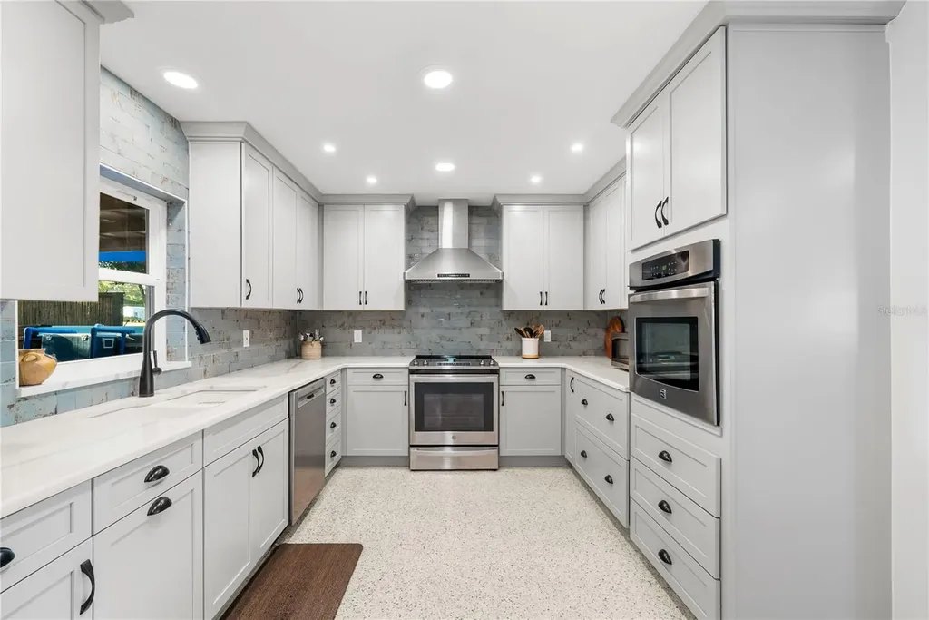 1604 Orange Avenue Tavares FL 32778