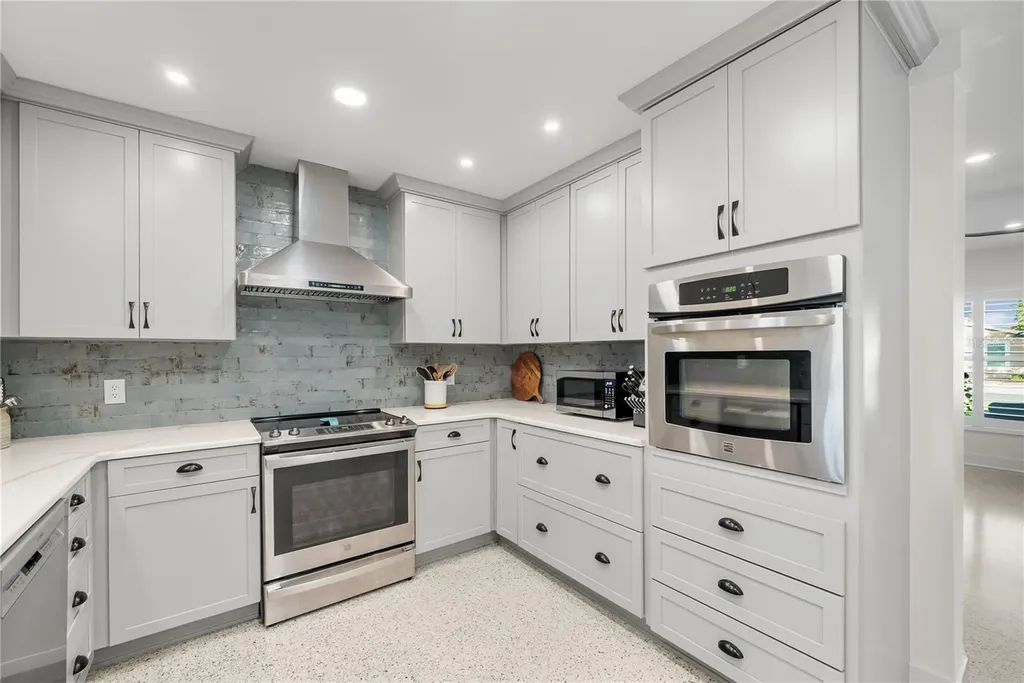 1604 Orange Avenue Tavares FL 32778