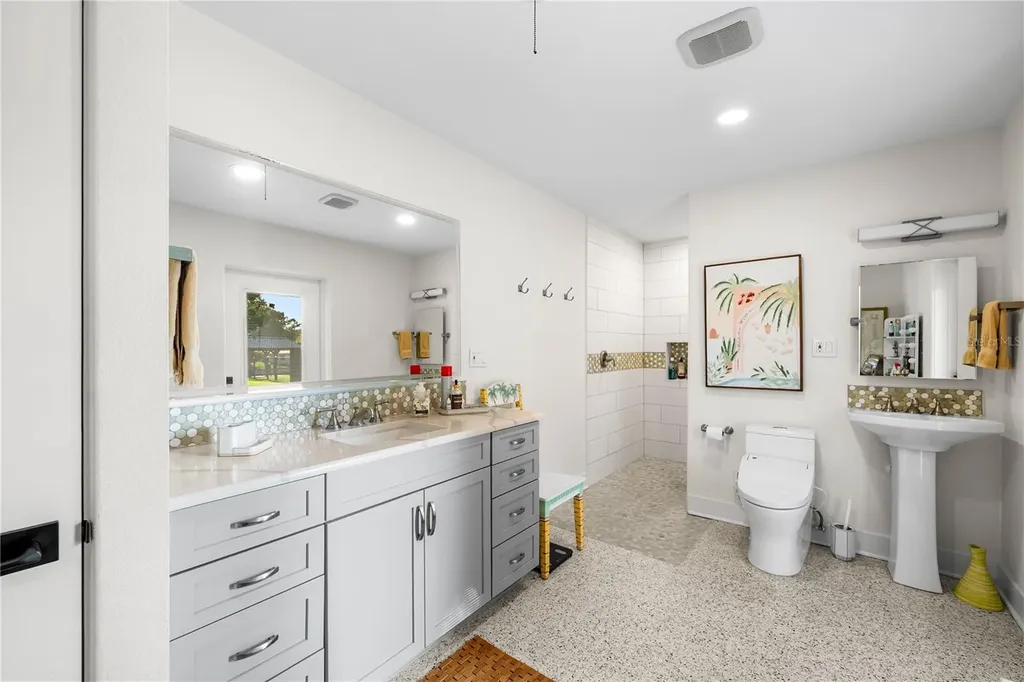 1604 Orange Avenue Tavares FL 32778