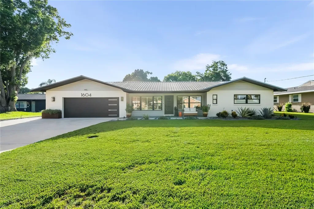 1604 Orange Avenue Tavares FL 32778