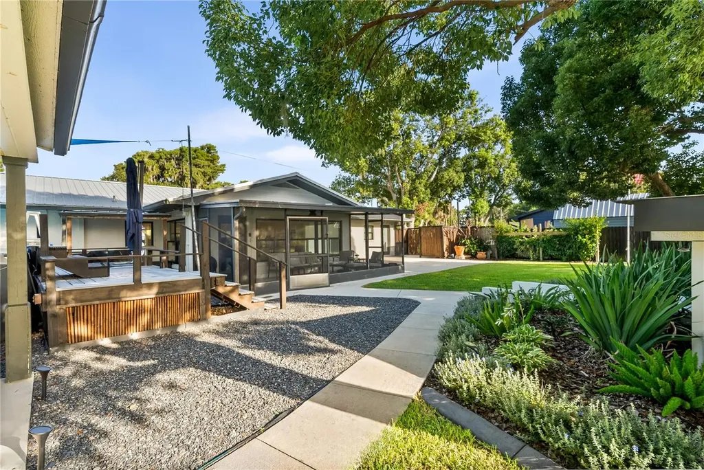 1604 Orange Avenue Tavares FL 32778