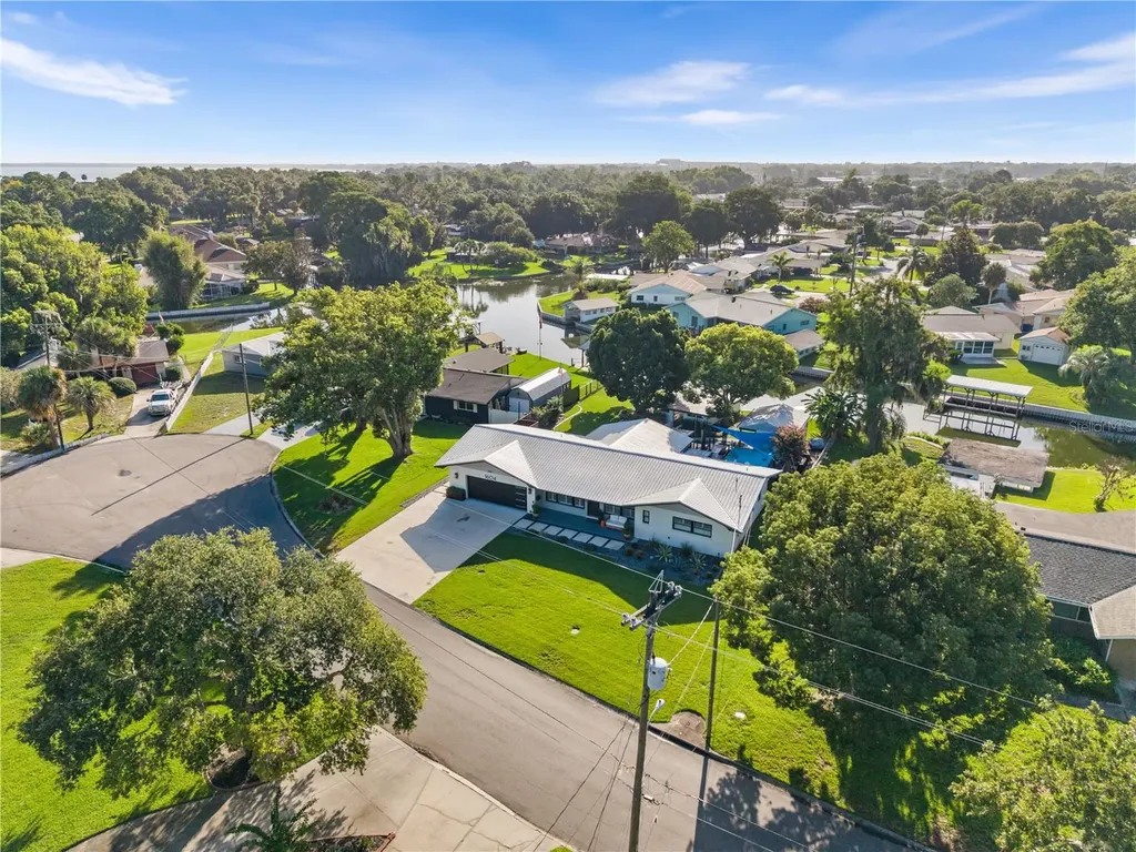 1604 Orange Avenue Tavares FL 32778