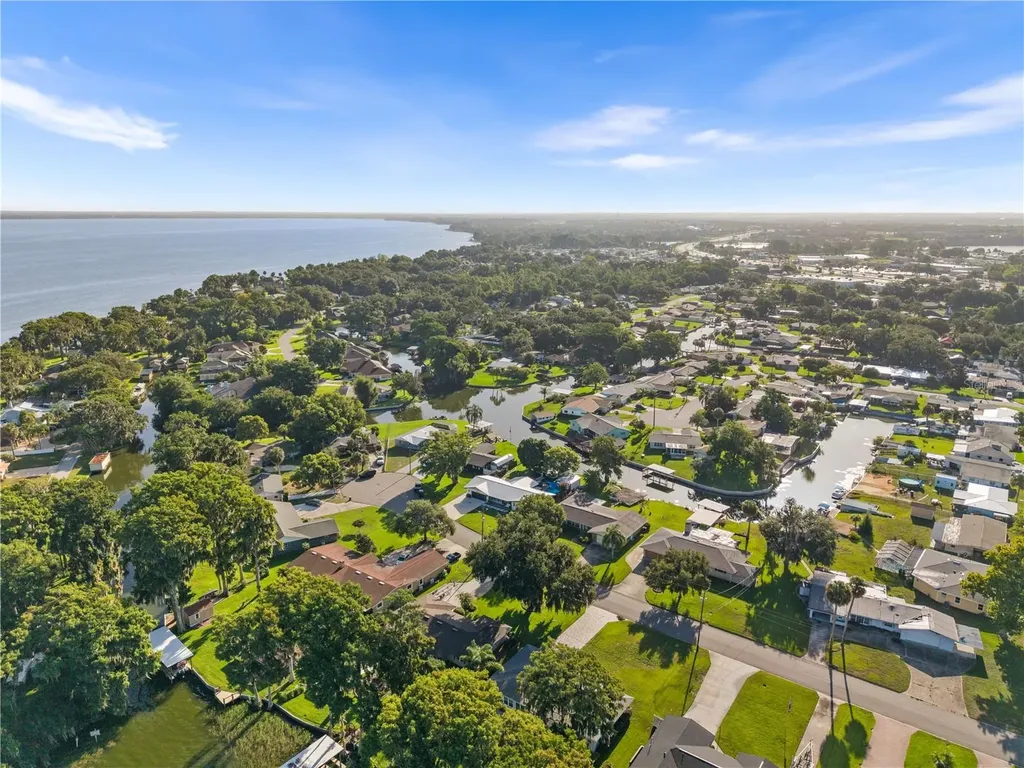 1604 Orange Avenue Tavares FL 32778