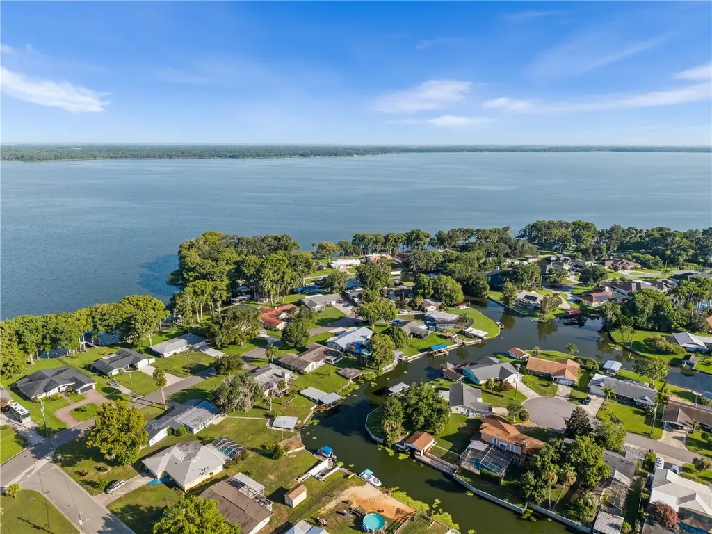 1604 Orange Avenue Tavares FL 32778