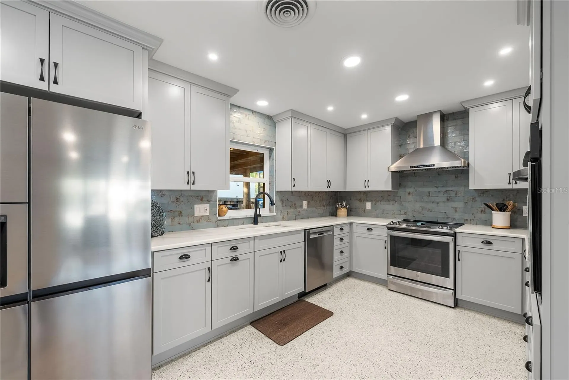 1604 Orange Avenue Tavares FL 32778