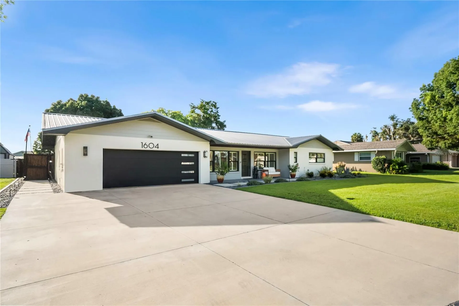 1604 Orange Avenue Tavares FL 32778