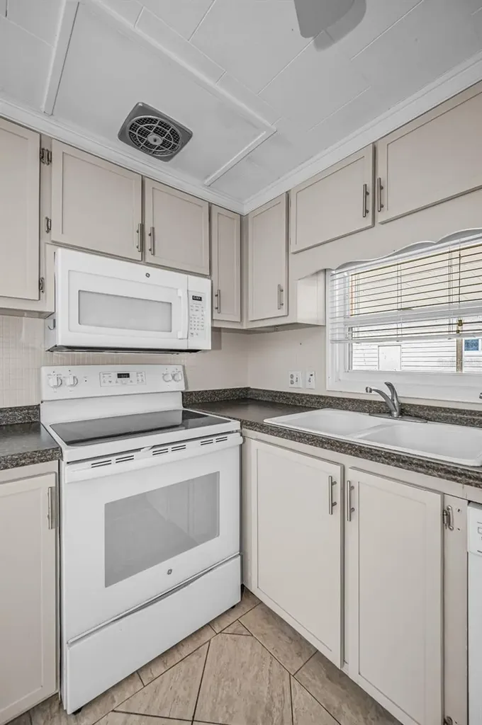 10539 Tahitian Lane Largo FL 33773