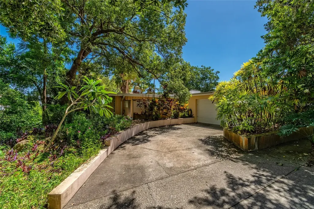 2425 Lake Sue Drive Orlando FL 32803