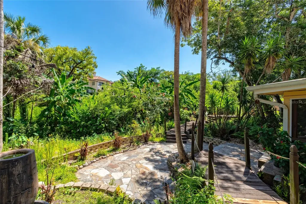 2425 Lake Sue Drive Orlando FL 32803