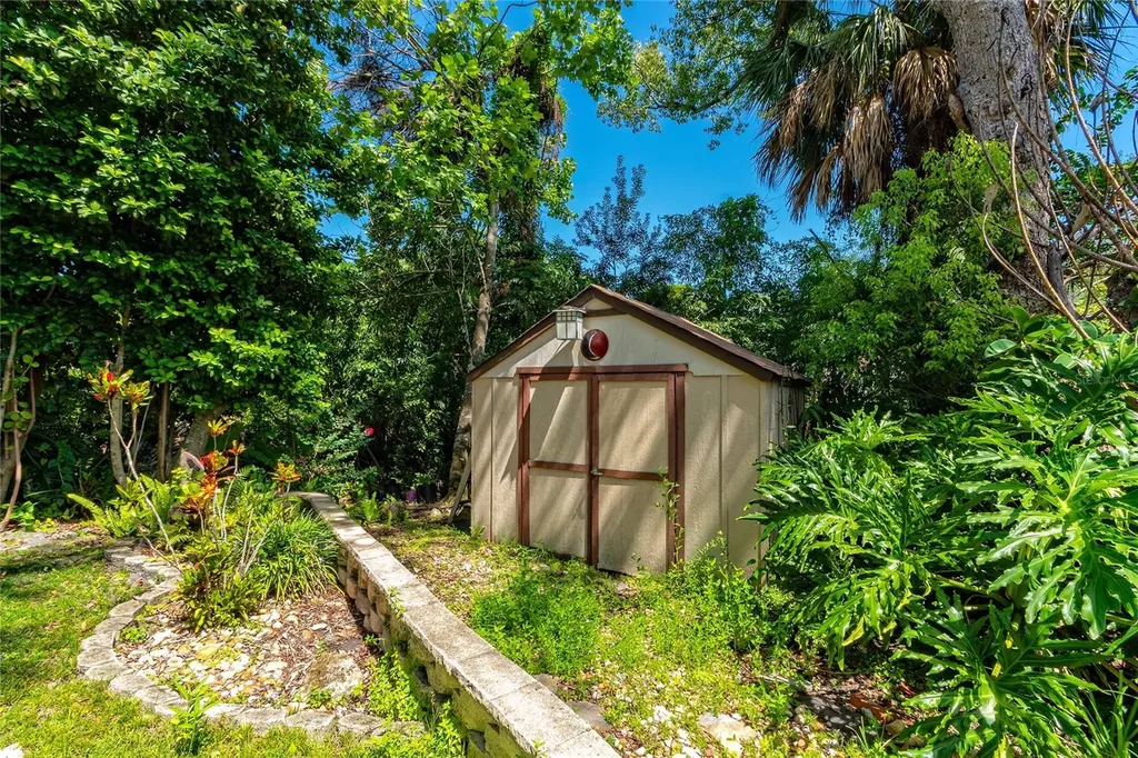 2425 Lake Sue Drive Orlando FL 32803