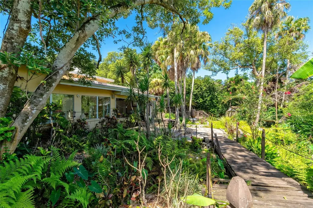 2425 Lake Sue Drive Orlando FL 32803