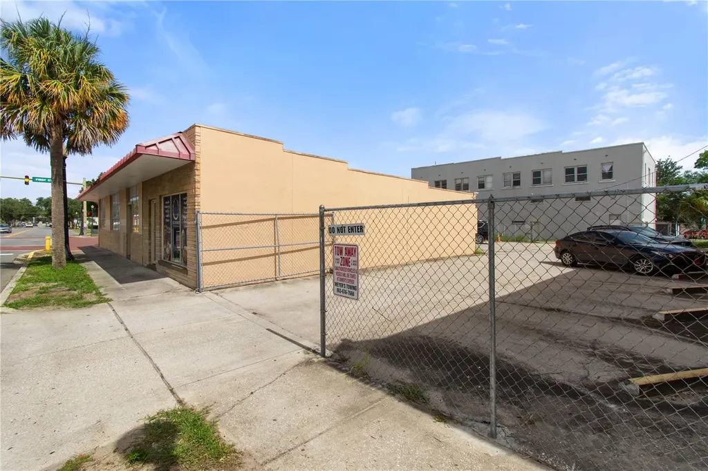 1 W Central Avenue Lake Wales FL 33853