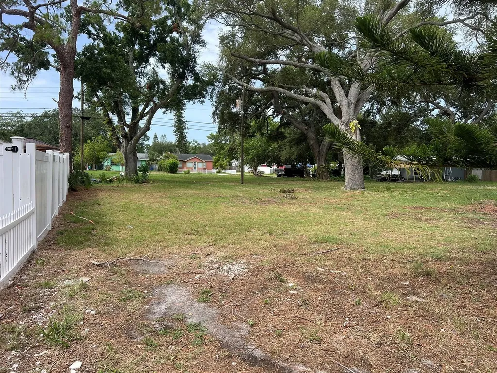 526 14th Avenue S St Petersburg FL 33701