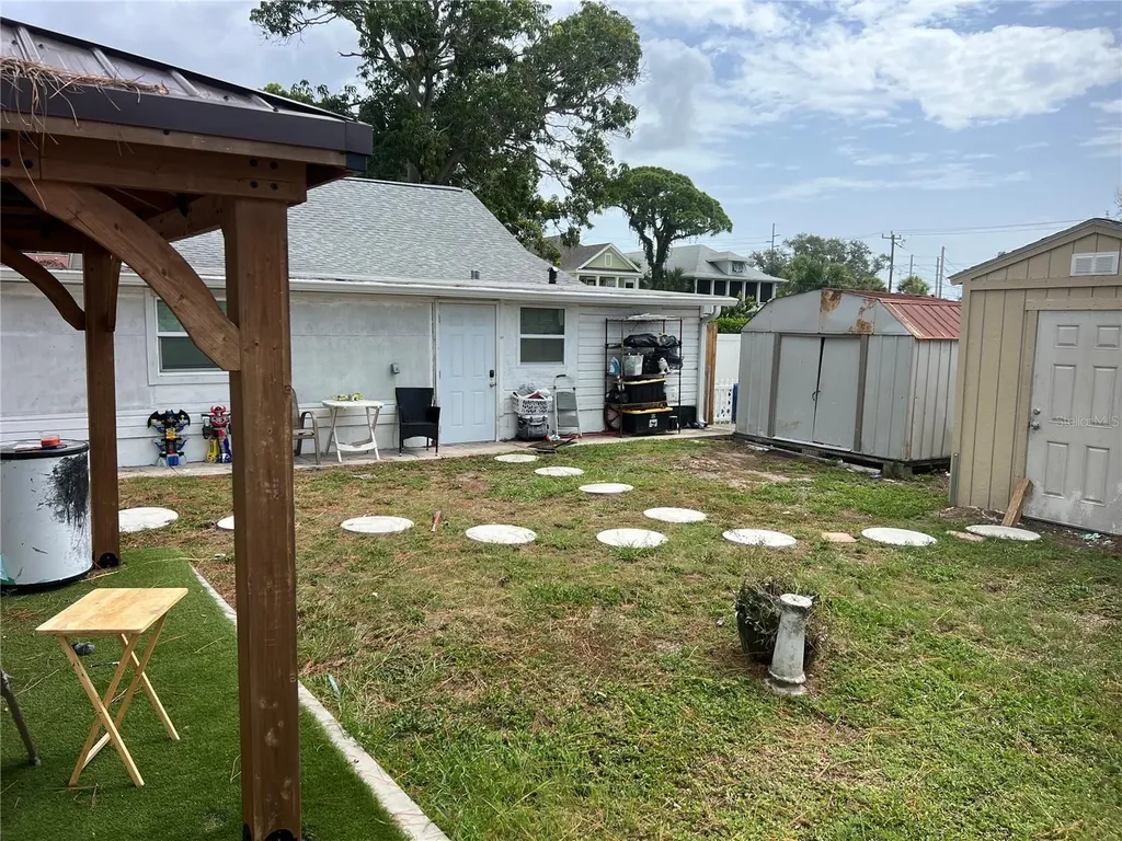 526 14th Avenue S St Petersburg FL 33701