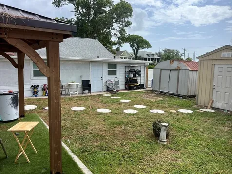 526 14th Avenue S St Petersburg FL 33701