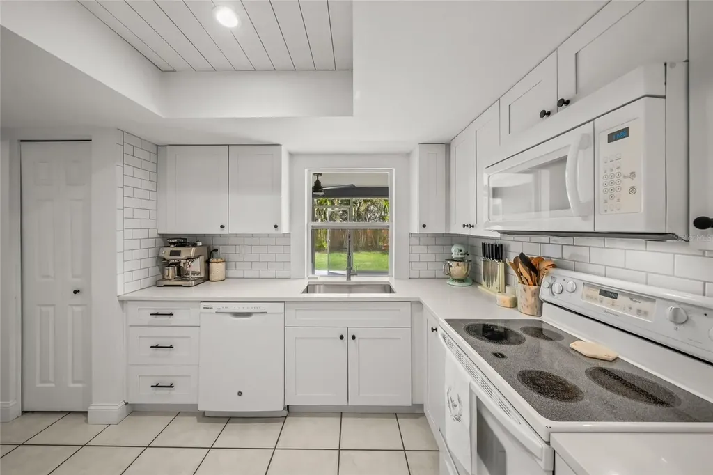 6553 Samoa Drive Sarasota FL 34241