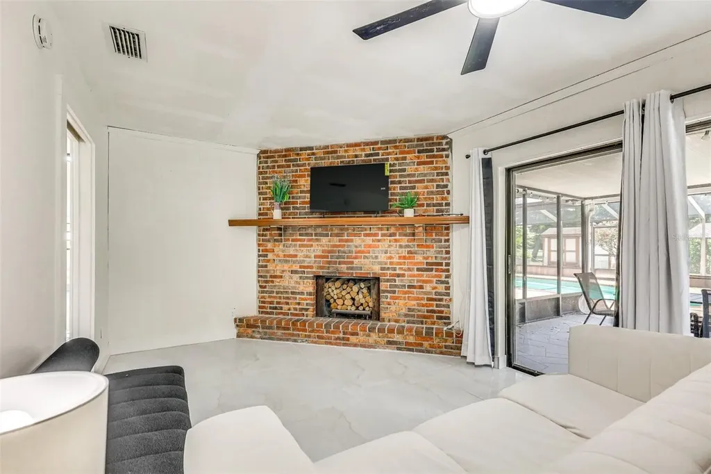 920 Lakeview Drive Wimauma FL 33598