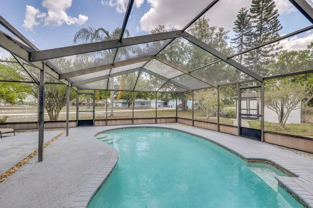 920 Lakeview Drive Wimauma FL 33598