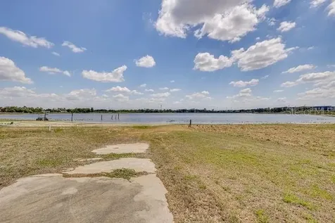 920 Lakeview Drive Wimauma FL 33598