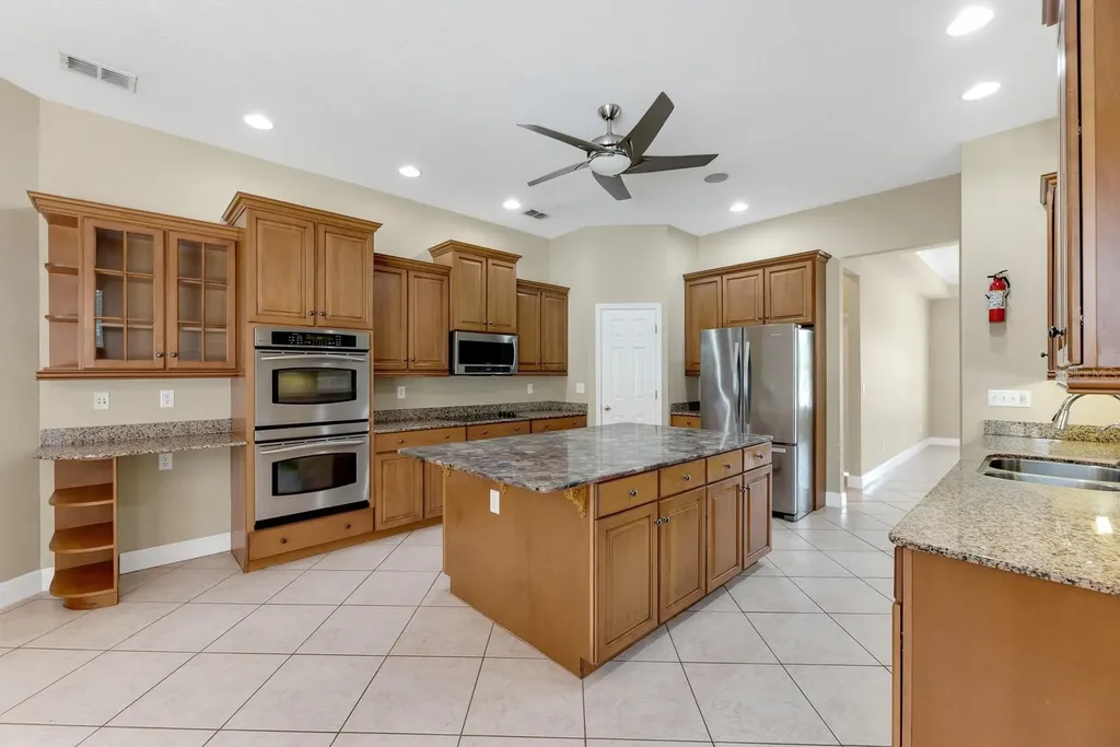 6023 Kestrel Point Avenue Lithia FL 33547