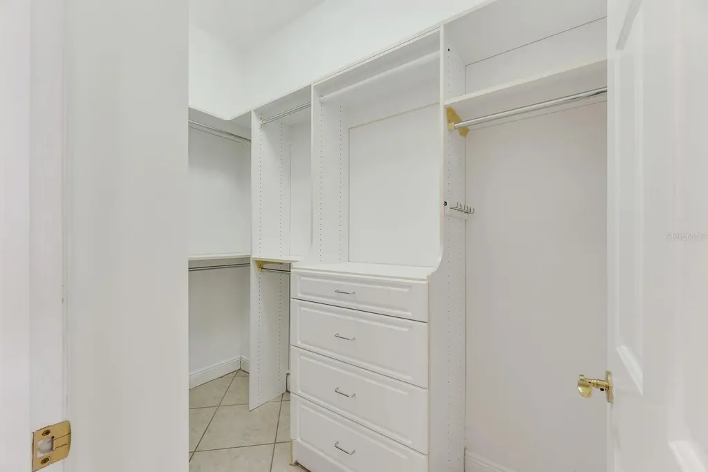 6023 Kestrel Point Avenue Lithia FL 33547